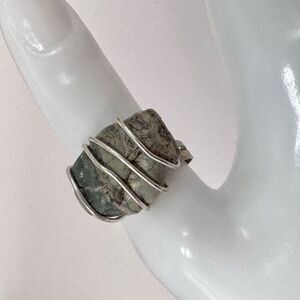 Silver tone agate ring